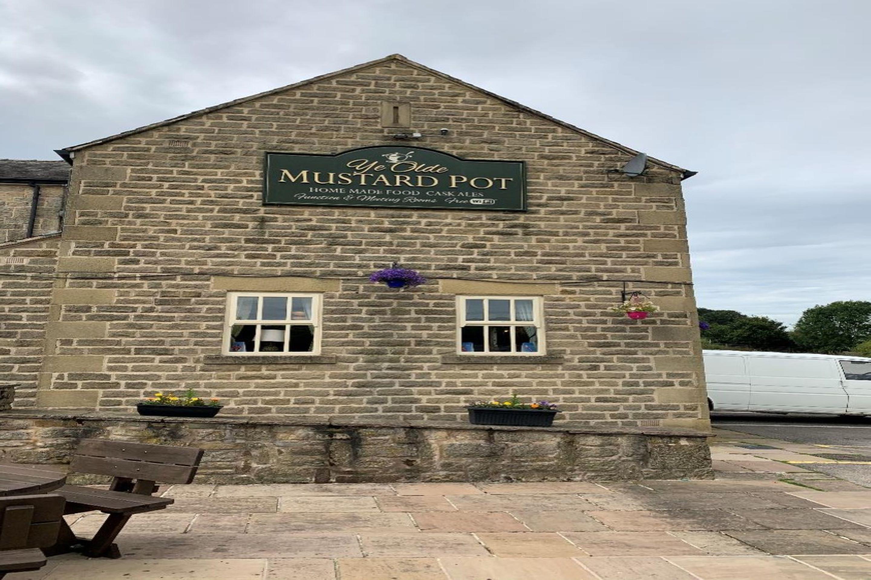 Ye Olde Mustard Pot Hotel Midhopestones Bagian luar foto