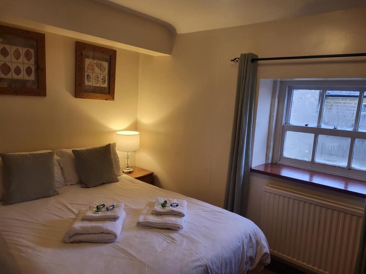 Ye Olde Mustard Pot Hotel Midhopestones Bagian luar foto