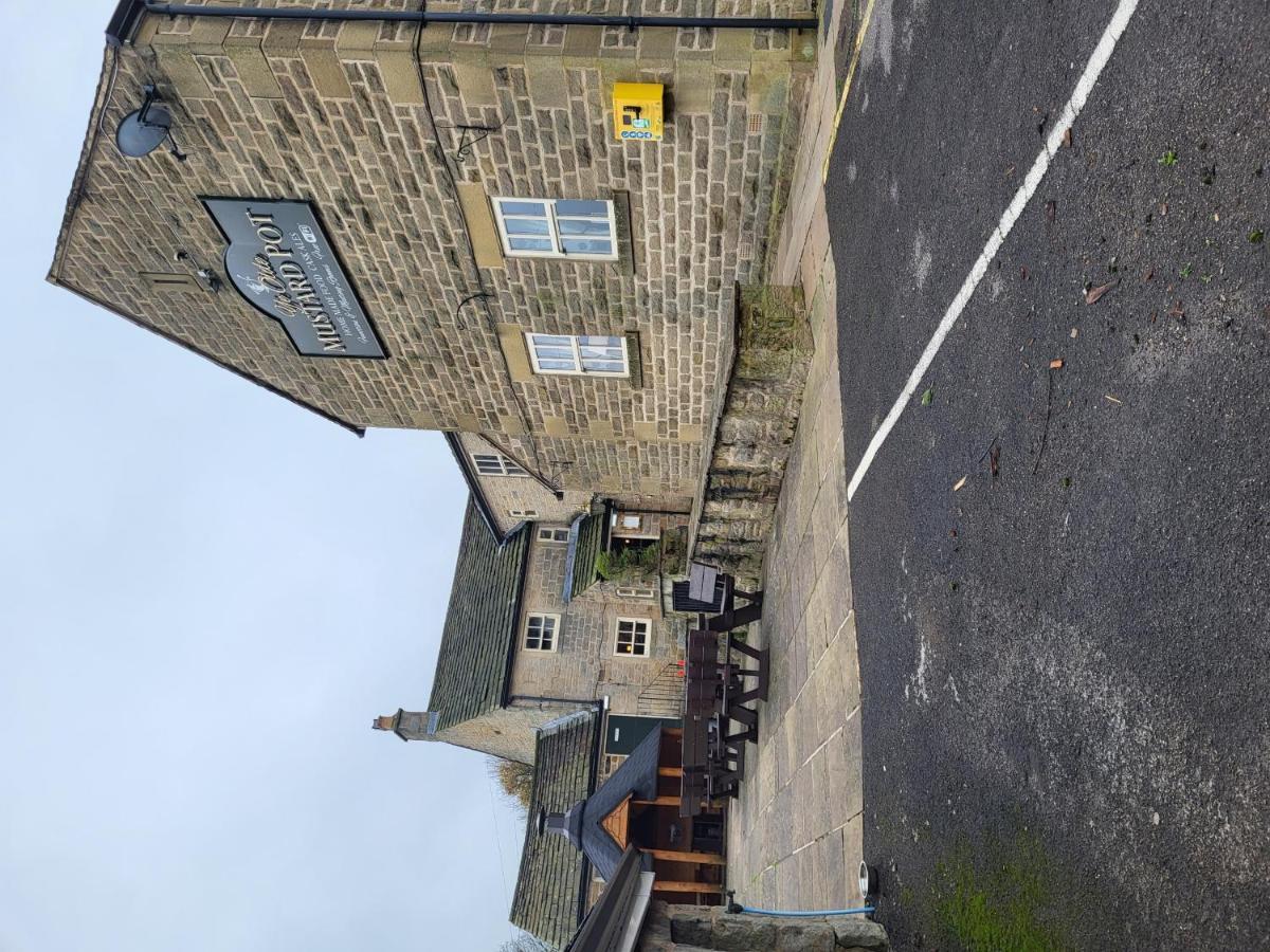 Ye Olde Mustard Pot Hotel Midhopestones Bagian luar foto